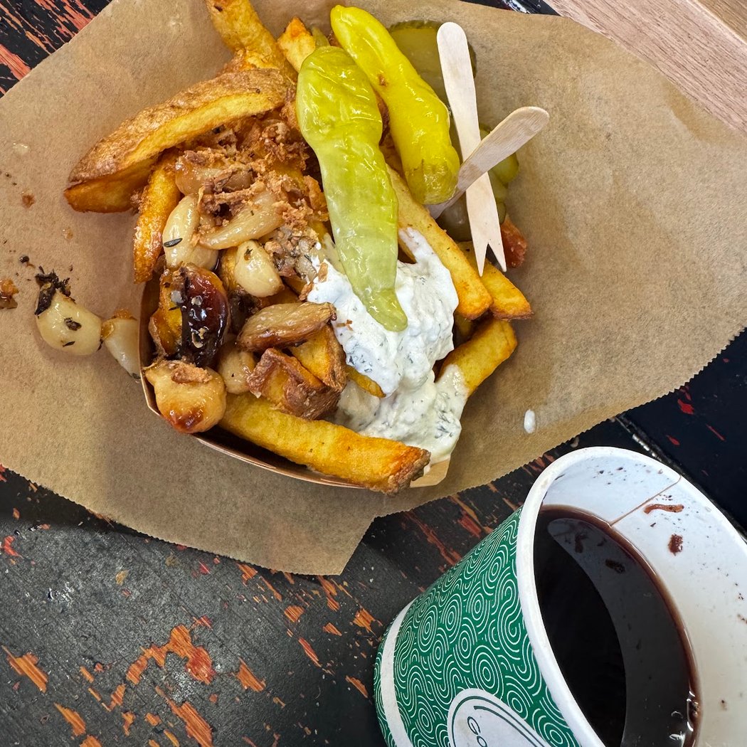 La Caravane « Baraque à Frites » aux Puces de Vanves 2